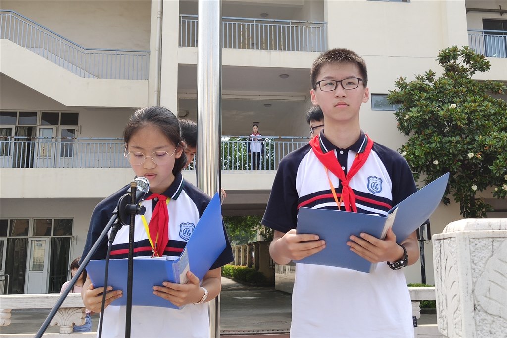 国旗下讲话.jpg