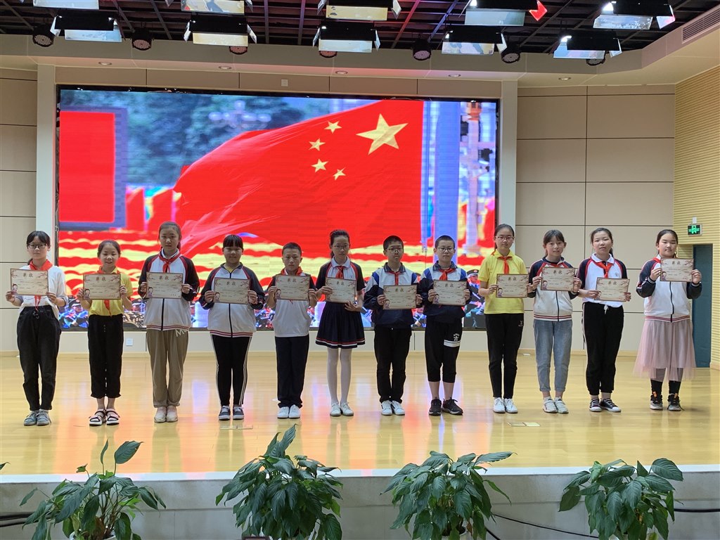 高段颁奖.JPG