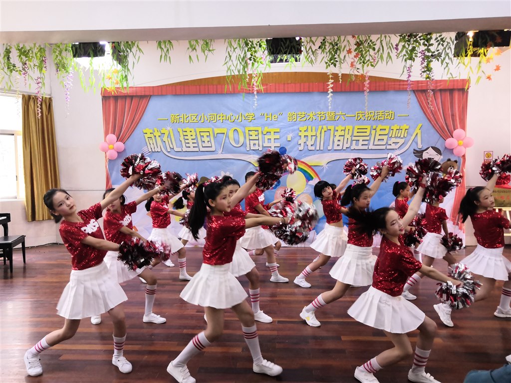 2、体育舞蹈《舞动少年》.jpg