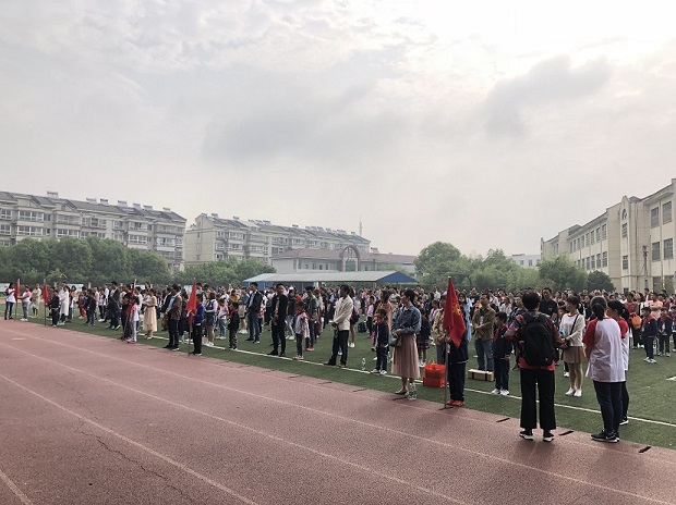 操场站队.jpg 操场站队.jpg