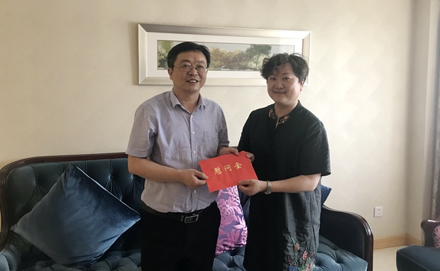 管黎芳副区长慰问高考师生20190606.jpg