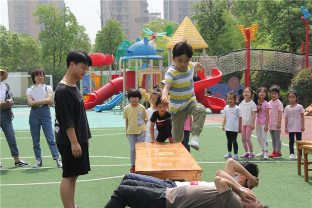 龙幼教师成长之二十七:一人学习 集体成长1_副本.jpg