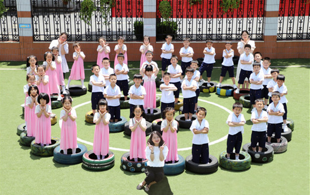 创意毕业照 童年不散场2_副本.jpg