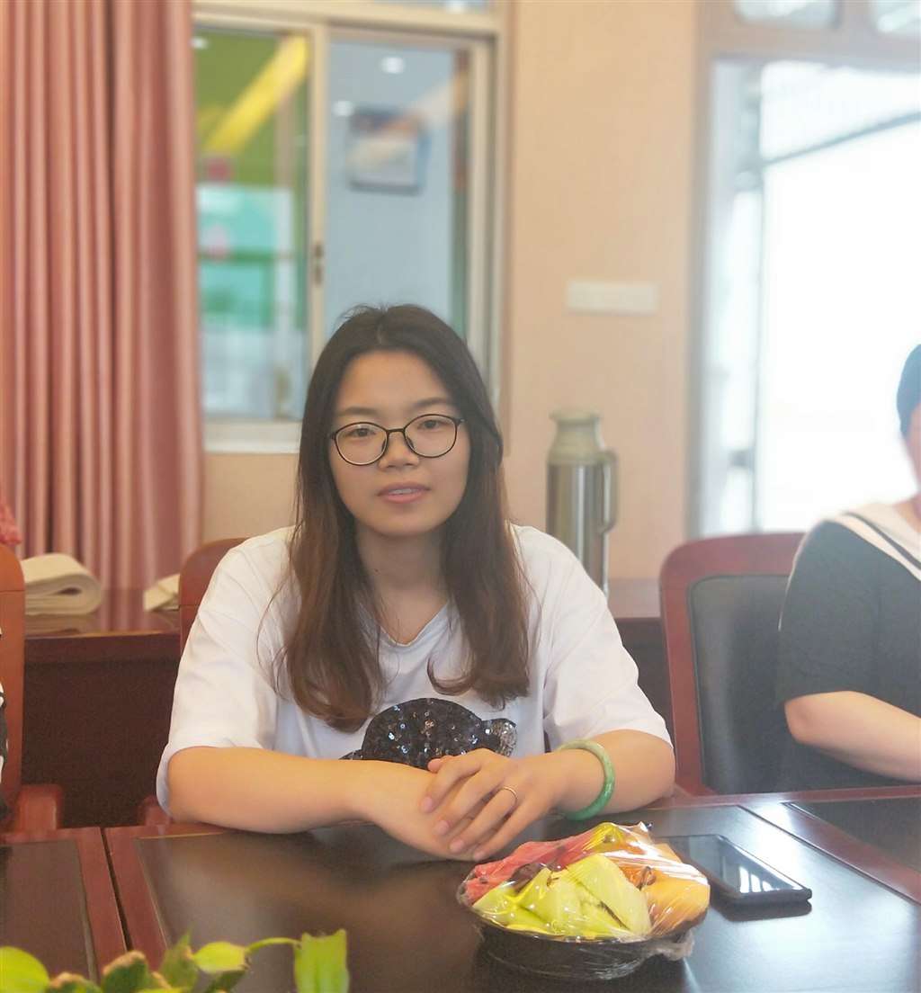 董佳.jpg