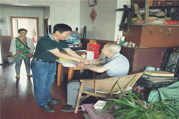 看望3.jpg
