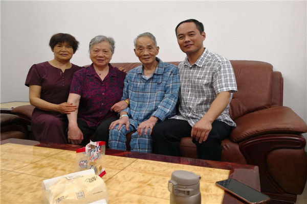 看望7.jpg 看望7.jpg