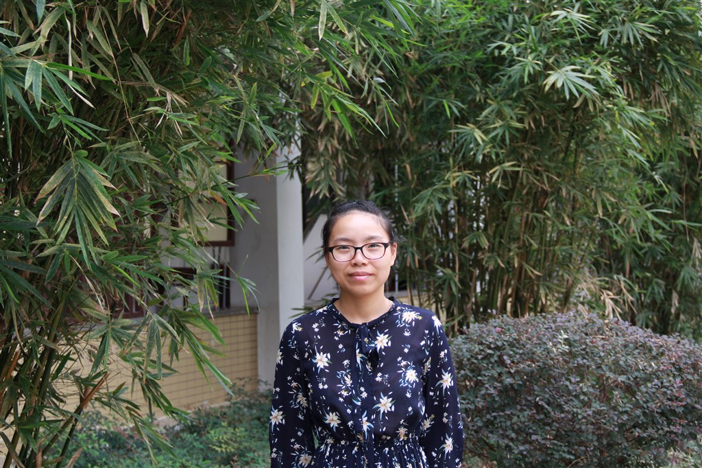 信息组-（机房3需要修改内容）徐妃 女 本科 教育信条：教育应当培植生活力，使学生向上长.JPG