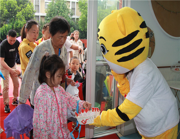 2019.9.2 龙幼开学季之五:遇见·亲爱的,热爱的1.jpg 2019.9.2 龙幼开学季之五:遇见·亲爱的,热爱的1.jpg
