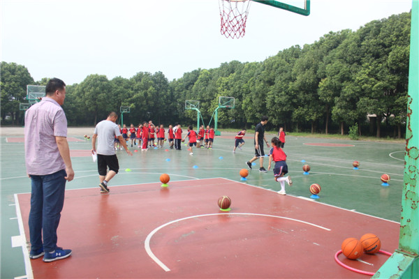李凌飞体育课_副本.jpg 李凌飞体育课_副本.jpg