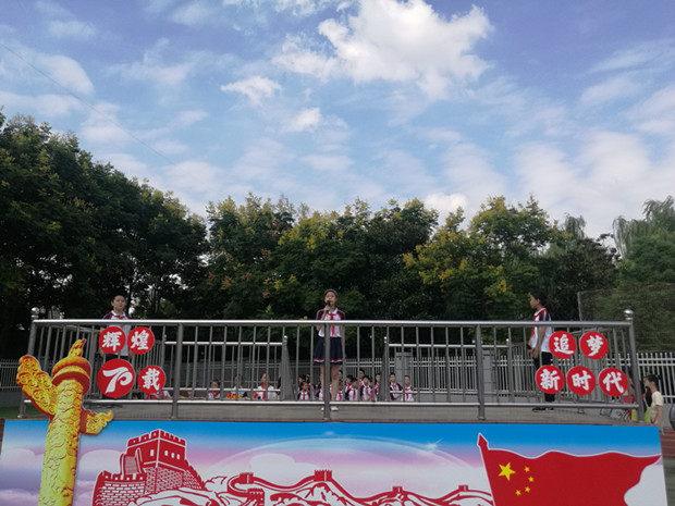 介绍杜岚校长_副本.jpg
