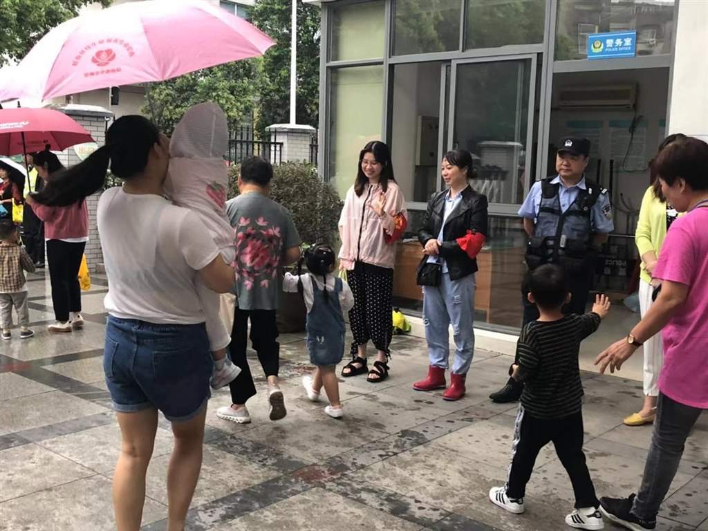 家长护卫队1.jpg
