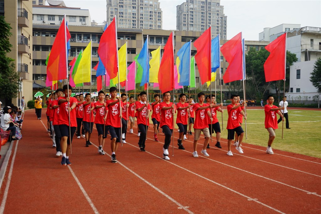 3彩旗方阵.jpg