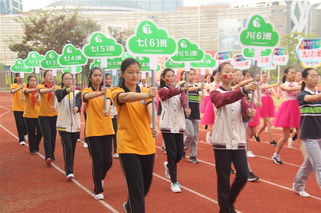 4引导员方阵.JPG