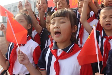 林南小学隆重举行“庆祝中华人…