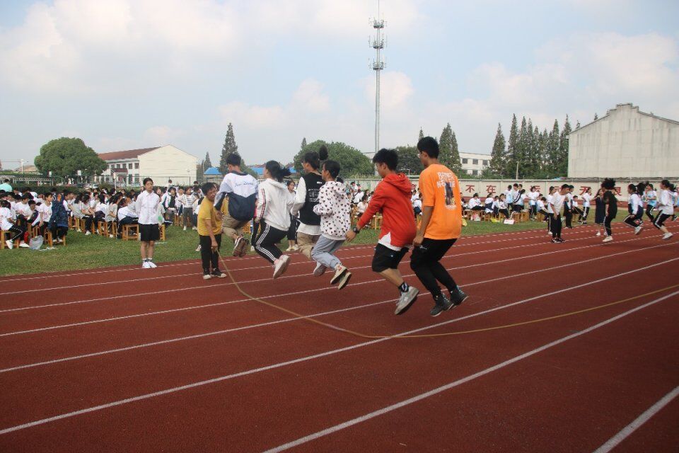 跳长绳.jpg