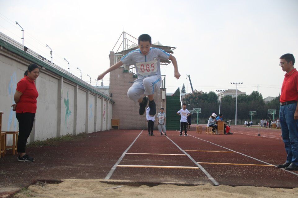 跳远1.jpg