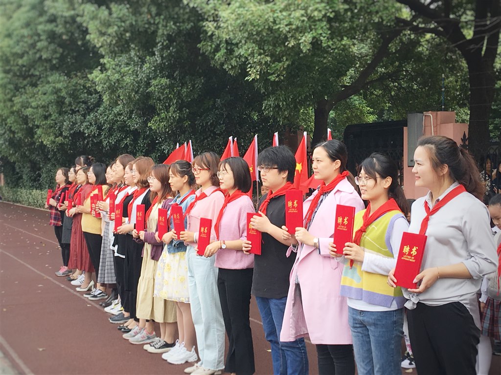 中队辅导员聘任仪式 (2).jpg