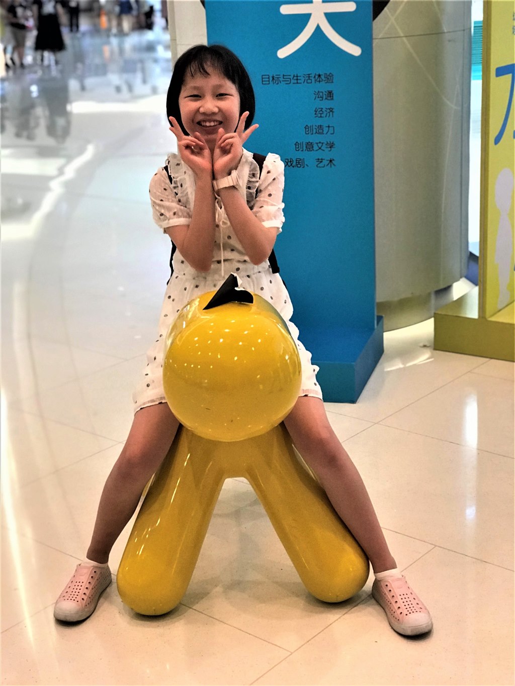 黄逸.jpg 黄逸.jpg
