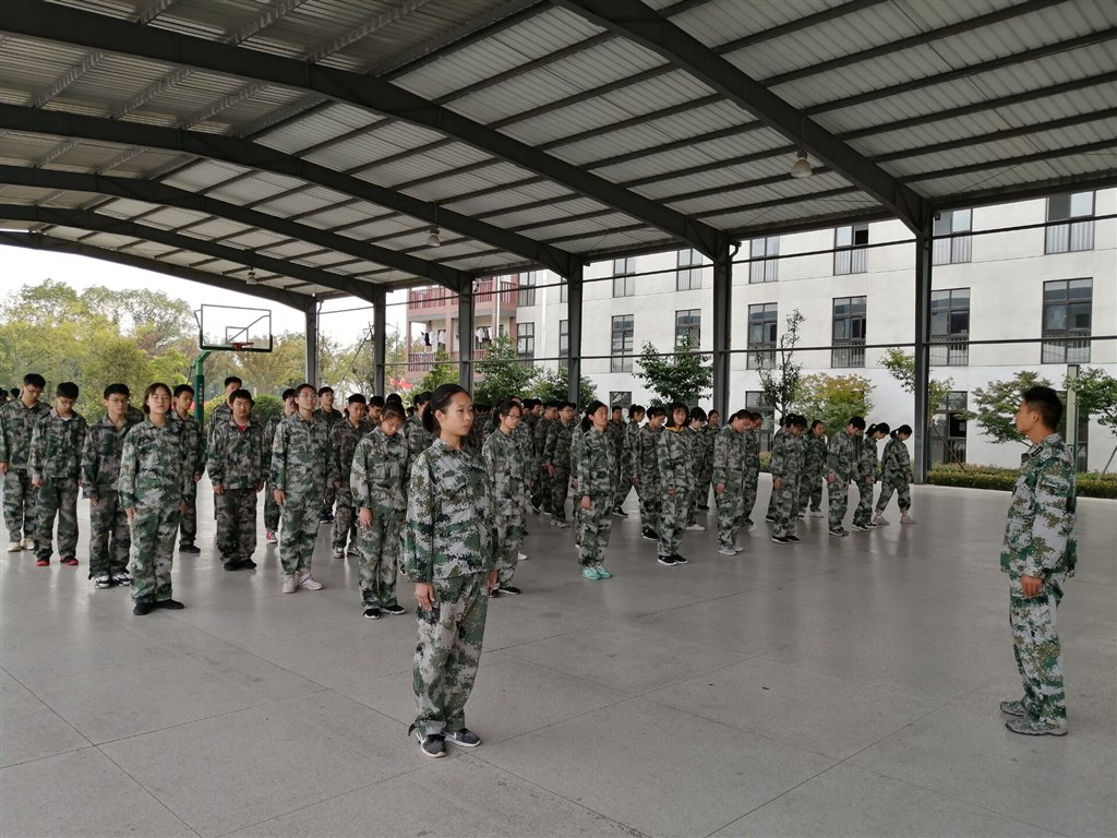 高一16军训图3.jpg