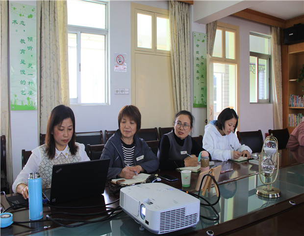 2019.10.29 龙幼教师成长之二十四：心有书香，必有远芳5.jpg