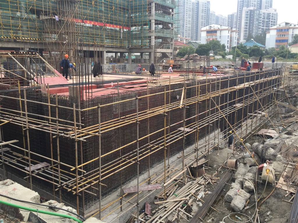2号楼3区地下室顶板模板安装.JPG