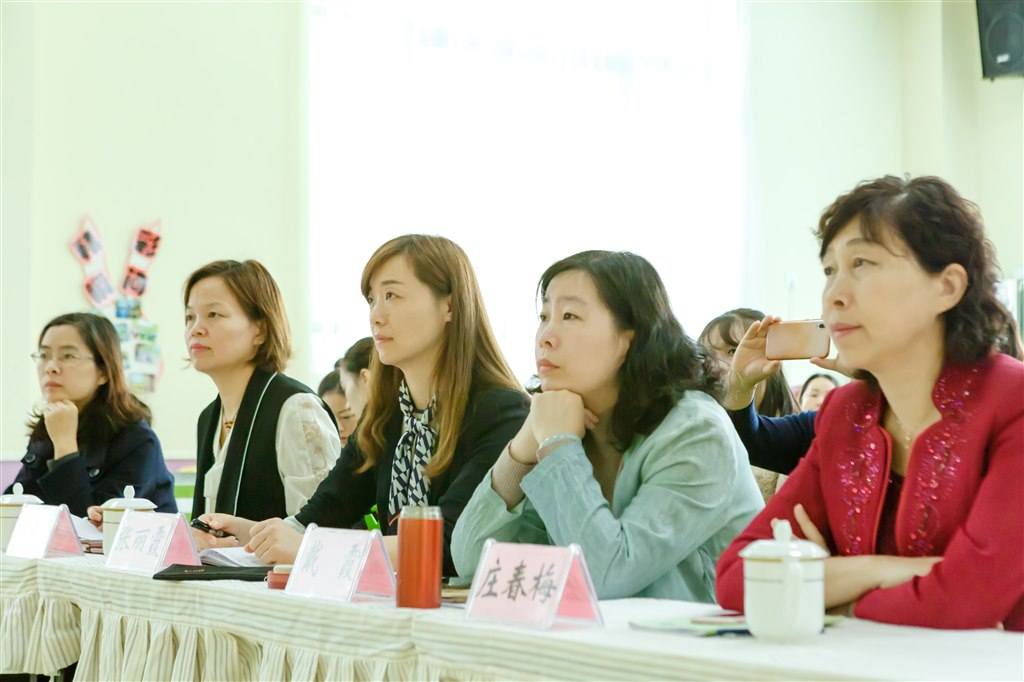 与会领导 -右边起庄春梅、戴霞副局长、张丽霞、施亚芳.jpg