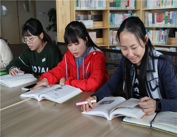 2019.10.29 龙幼教师成长之二十四：心有书香，必有远芳3.jpg