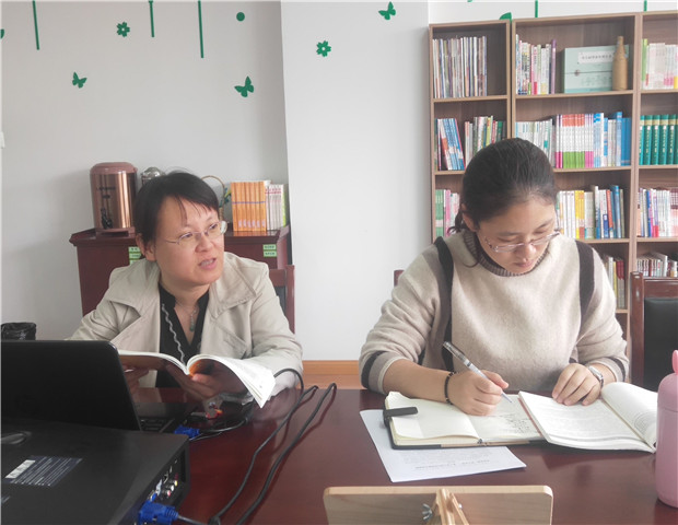 2019.10.29 龙幼教师成长之二十四：心有书香，必有远芳4.jpg