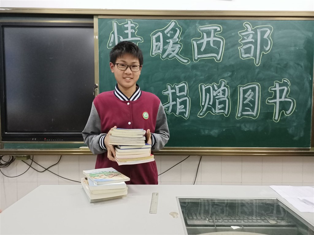 “情暖西部”捐书活动.jpg