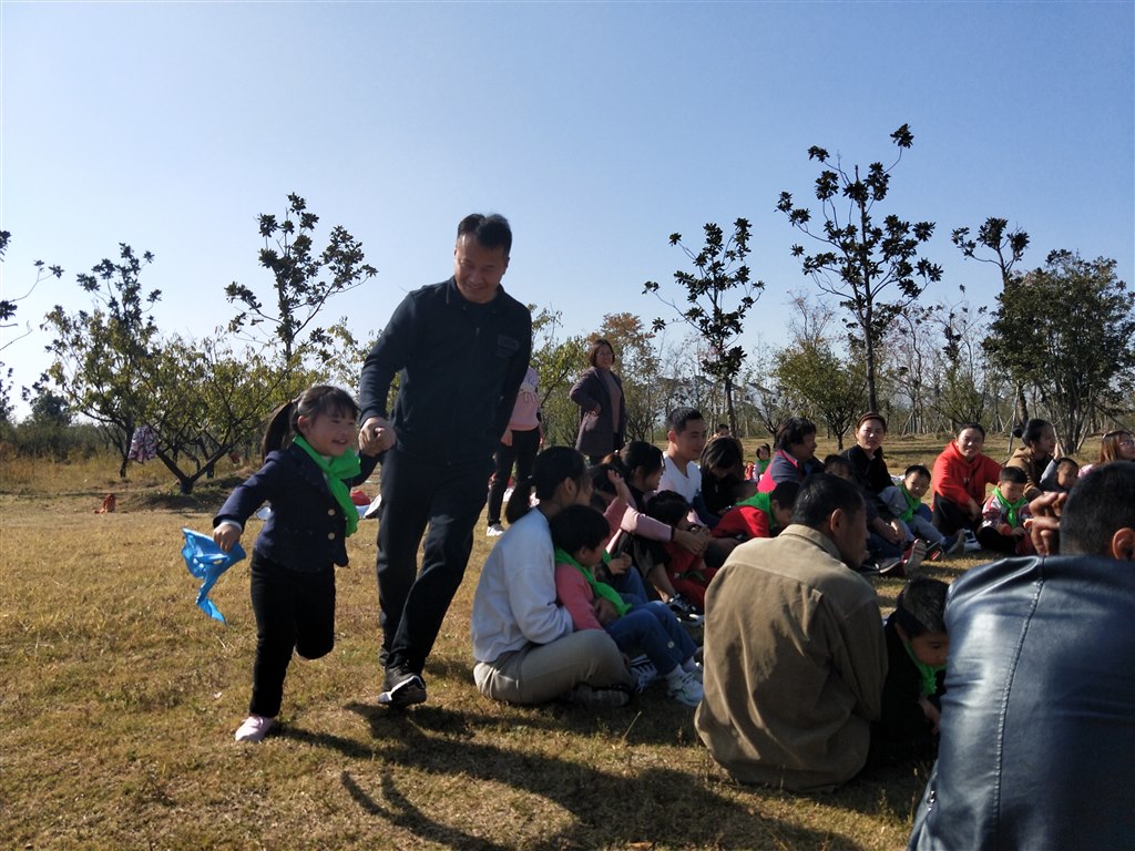 丢手绢.jpg