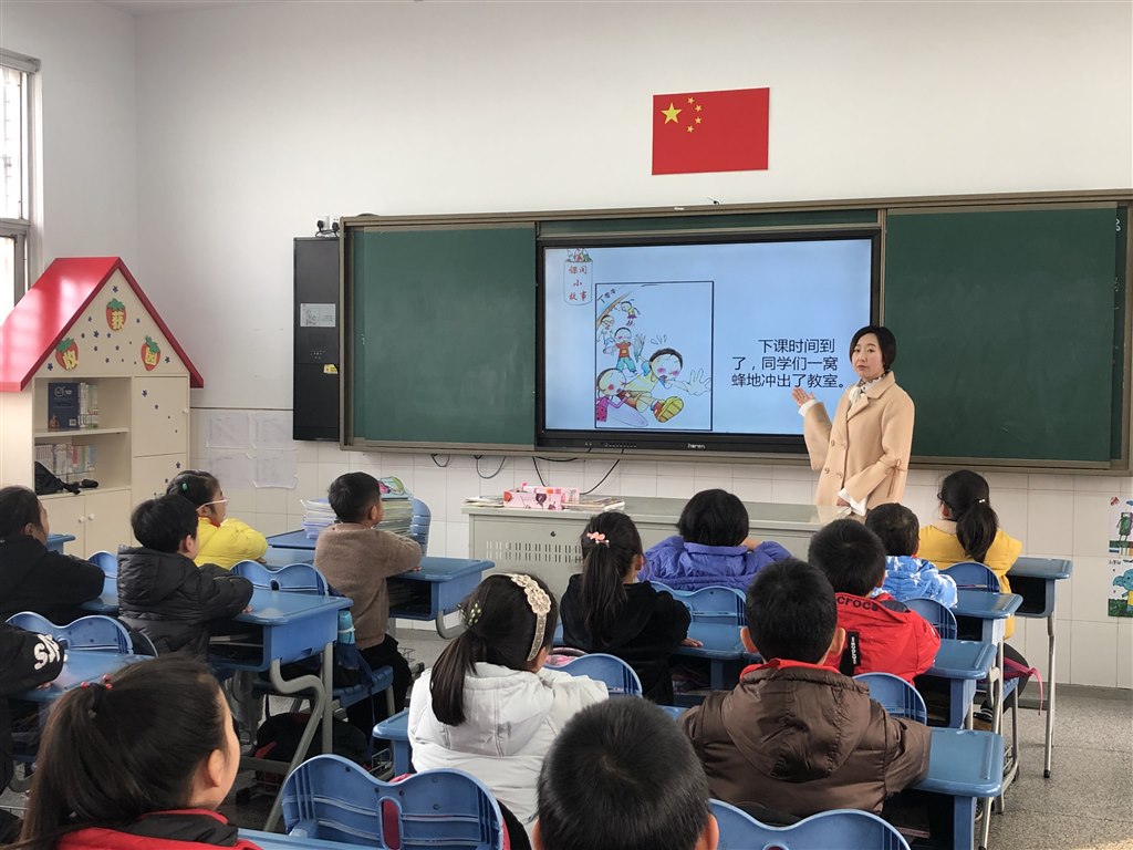 王亦含  区骨干 教育格言：勤勤恳恳，兢兢业业，教书育人，牢记使命。.JPG