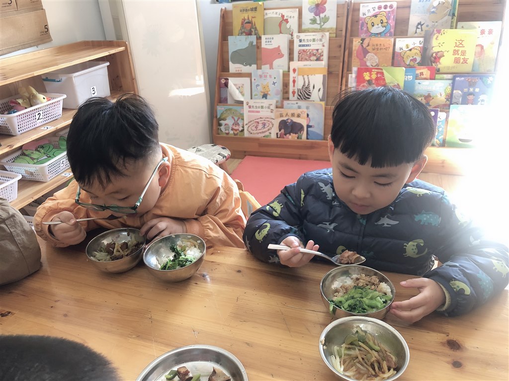 吃菜.jpg