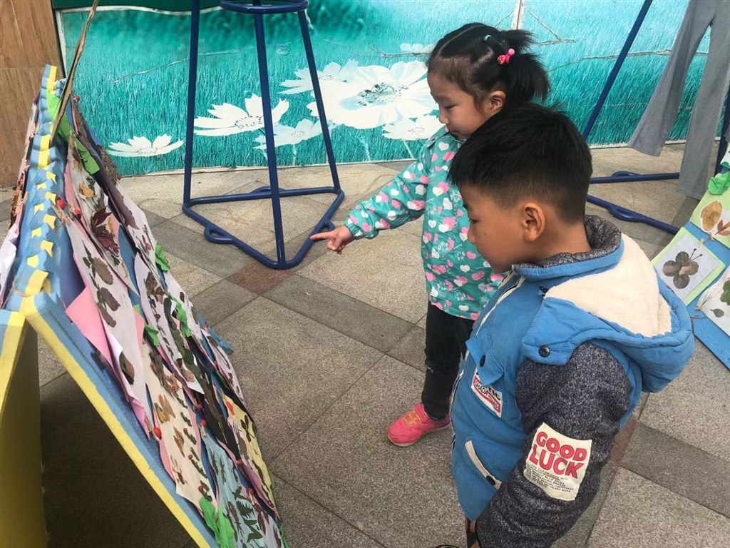参观画展3.jpg