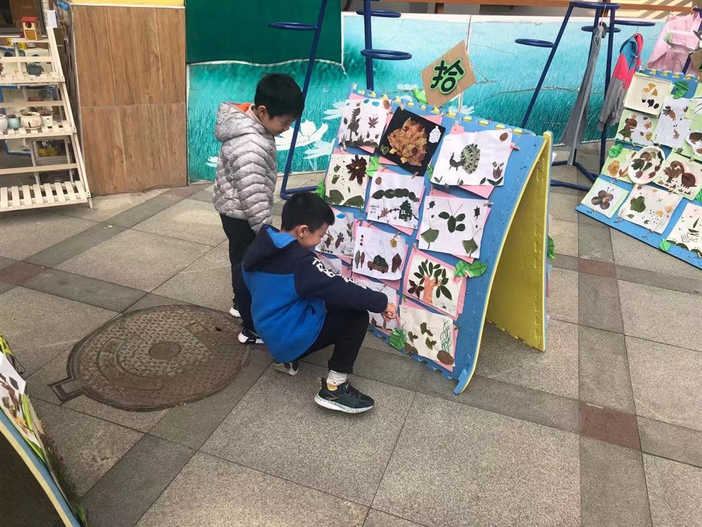 参观画展2.jpg