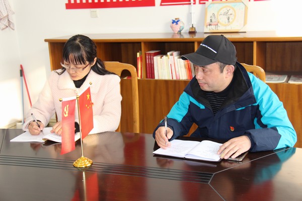 洛小支委会会议 (11).JPG