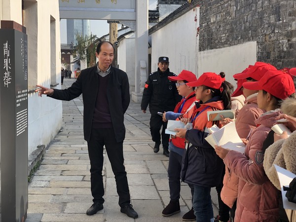 洛小武报小记者寻青果巷 (5).jpg