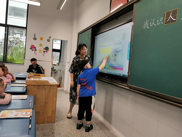 徐黎_副本.jpg 徐黎_副本.jpg