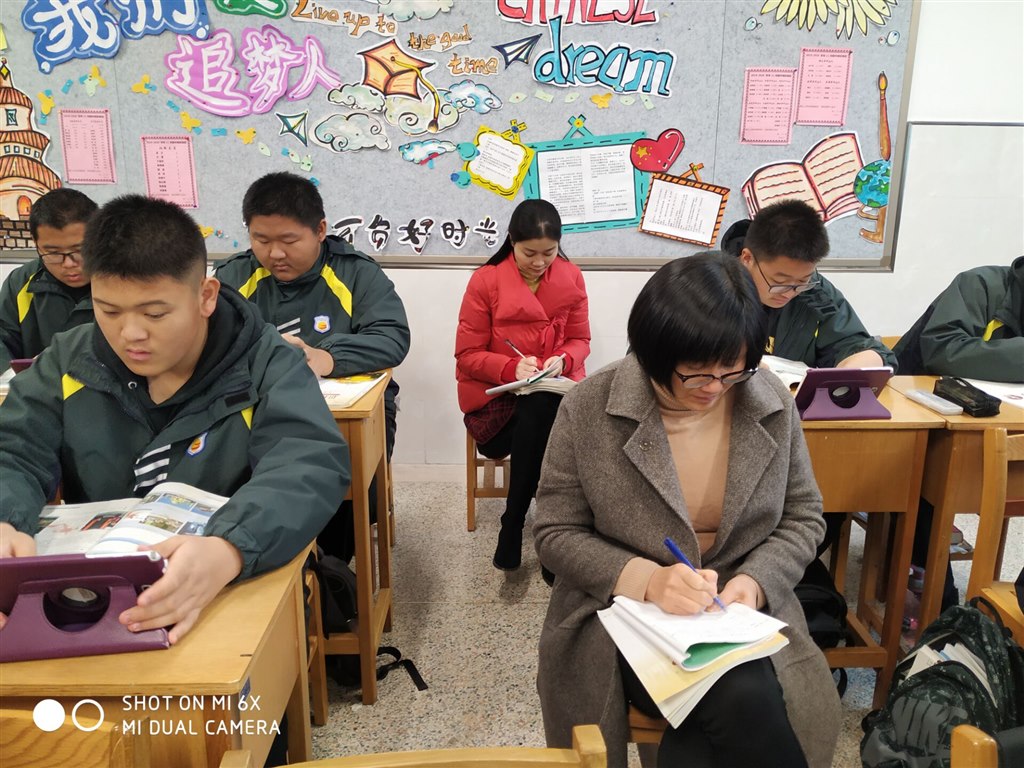 5d5b465aa72e1393.jpg