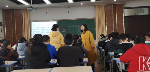 洛小邀星辰老师来校开展语文研讨活动 (1).jpg