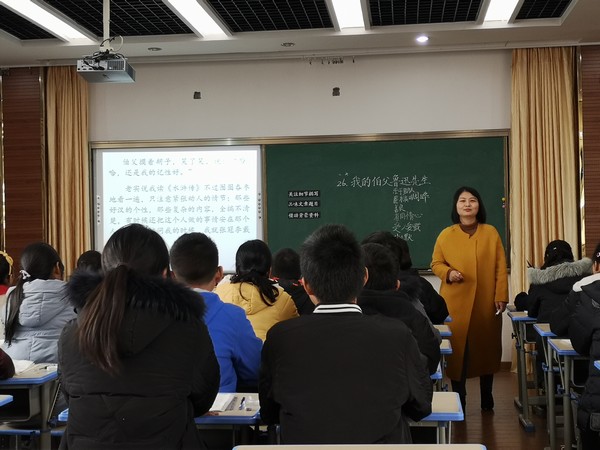洛小邀星辰老师来校开展语文研讨活动 (8).jpg