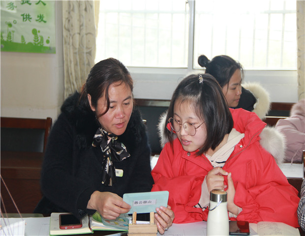 2019.12.19 龙幼 龙幼教师成长之四十八:观察先行,在实操中再探阅读区之观察与指导策略3.jpg