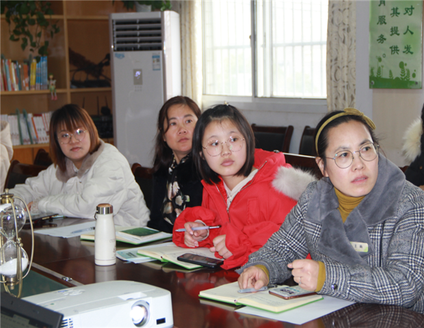 2019.12.19 龙幼 龙幼教师成长之四十八:观察先行,在实操中再探阅读区之观察与指导策略1.png