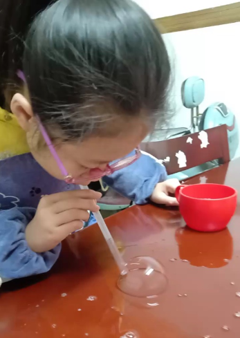 行走的泡泡.png