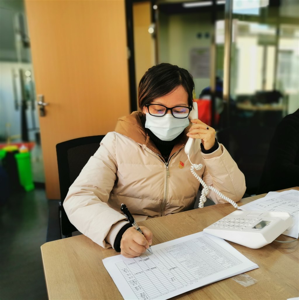 景小卫老师当志愿者：当电话接线员1.jpg
