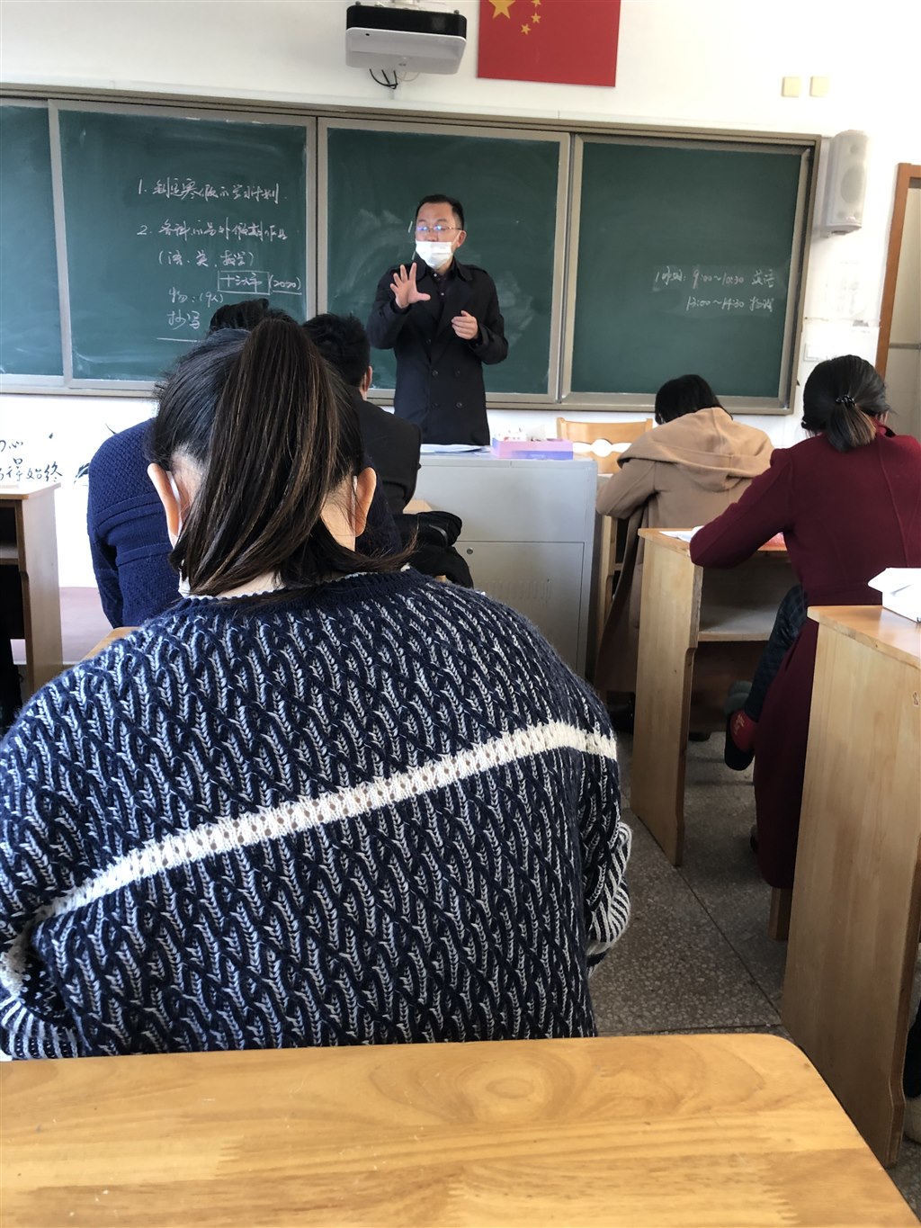 艾校长疫情防控工作培训.JPG