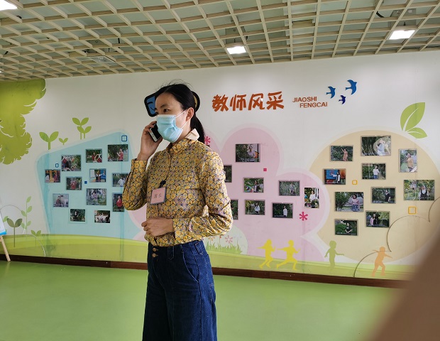 园长接到上报电话.jpg 园长接到上报电话.jpg