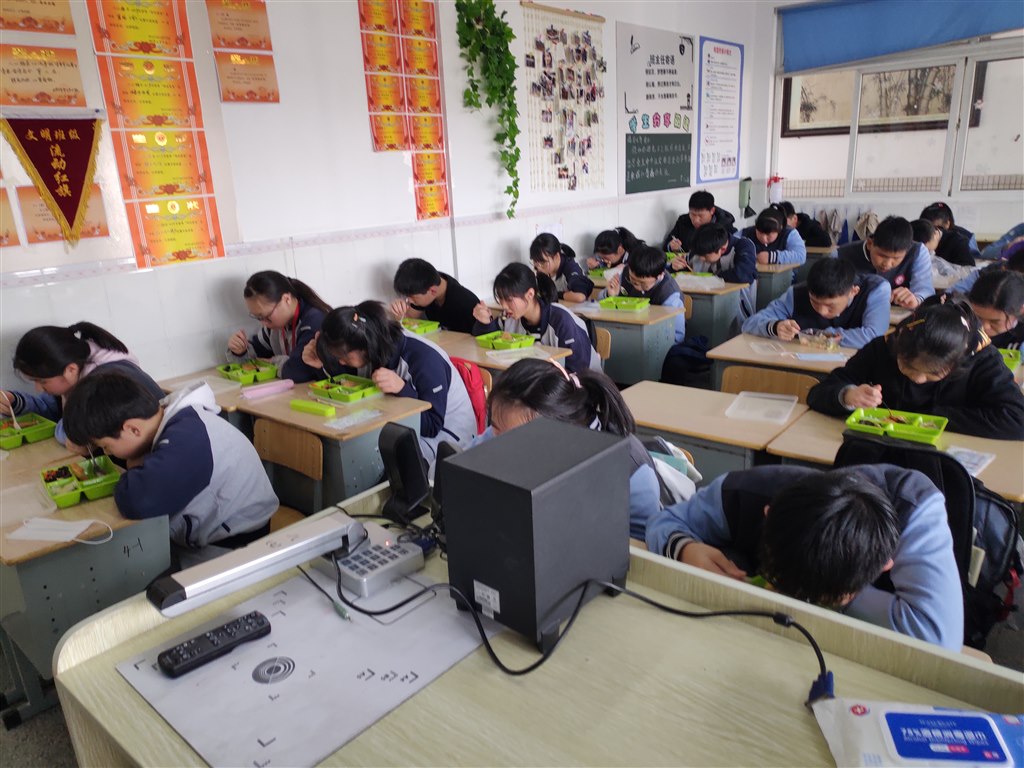 吃饭.jpg