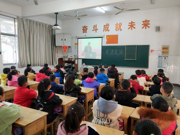宪法晨读.JPG