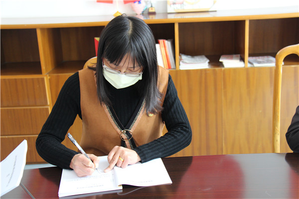 洛小党支委会议 (8).jpg