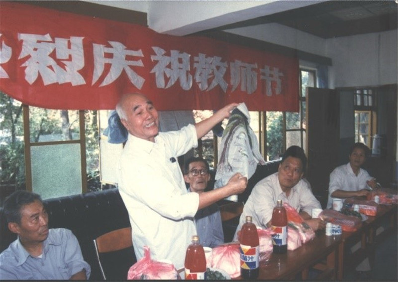 陆_副本.jpg